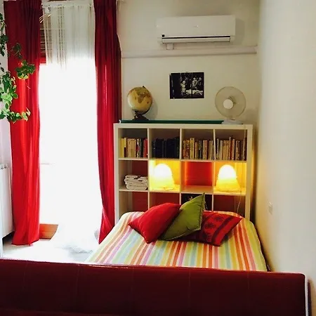 Mari & Popi's House Apartmán